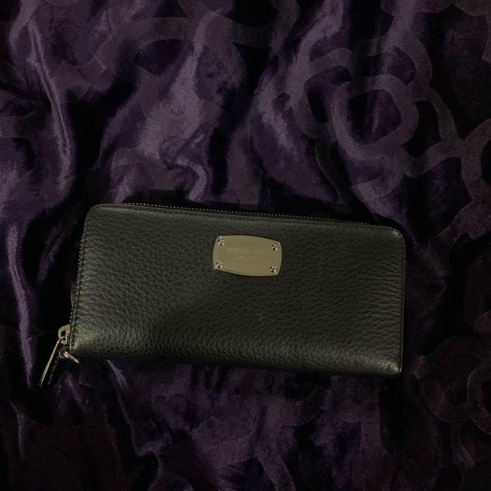 Black leather Michael Kors wallet